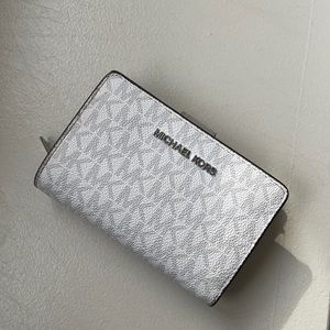 ☀️MICHAEL KORS wallet☀️